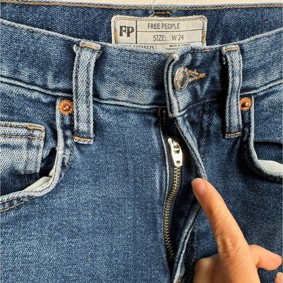 Free People Medium Wash Mid Rise Soft Stretch Classic Preppy Skinny Jeans 24 - Picture 4 of 11